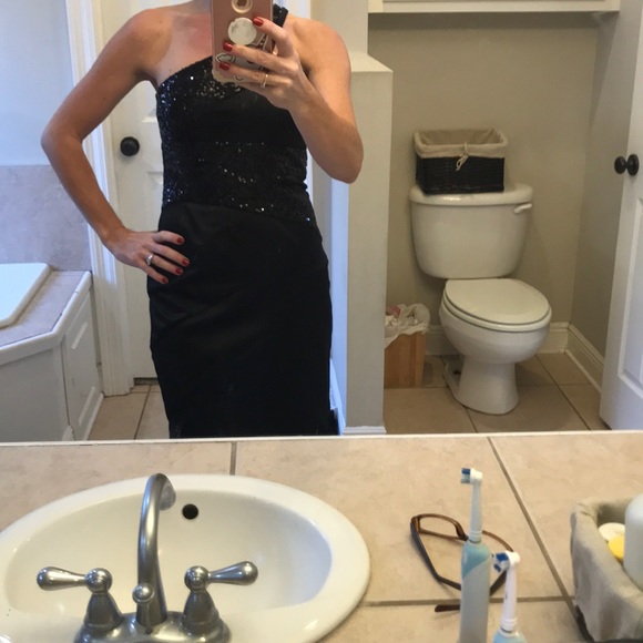 Holiday dress - Picture 2 of 8